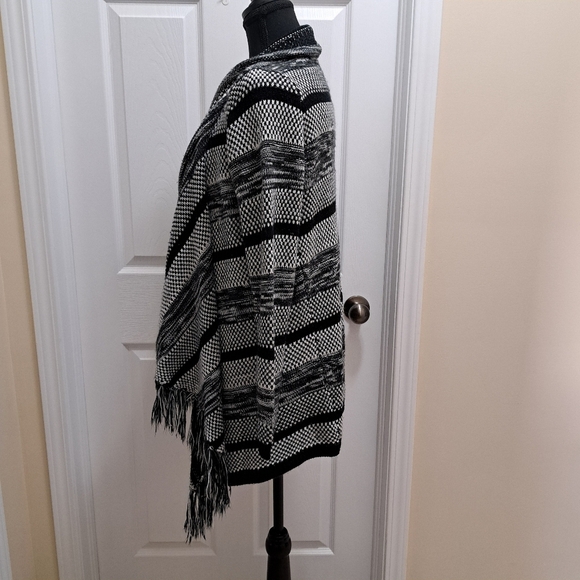 Ricki's Open Cardigan Sweater Women's Size Large Striped Knit Grey Black White - Picture 4 of 10